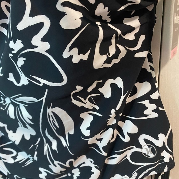 NWT Hurley size large floral tropical one piece swimsuit tummy control stretch - Picture 5 of 8